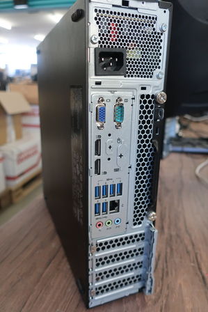 Stationær computer LENOVO ThinkCentre M900