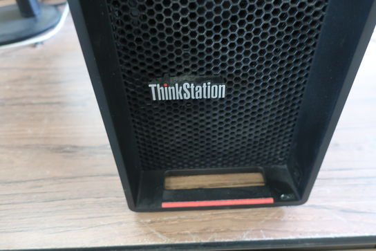 Stationær computer LENOVO ThinkStation P500