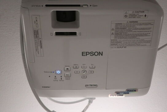 Projektor EPSON EH-TW740 med lærred