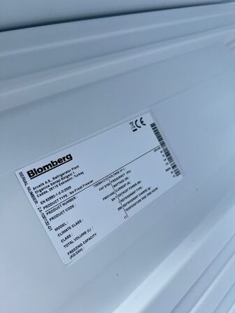 Sæt med nyt køleskab og nyt fryseskab