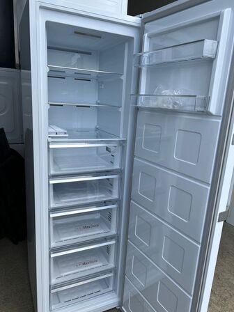 Sæt med nyt køleskab og nyt fryseskab