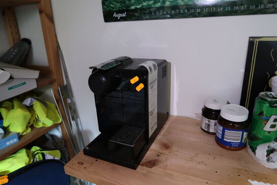 Kaffemaskine NESPRESSO DeLonghi
