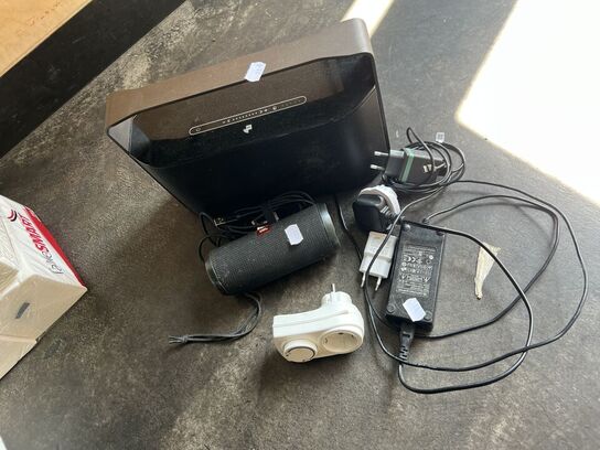 Bluetoothhøjttalere (SANDSTRØM & JBL) samt div.