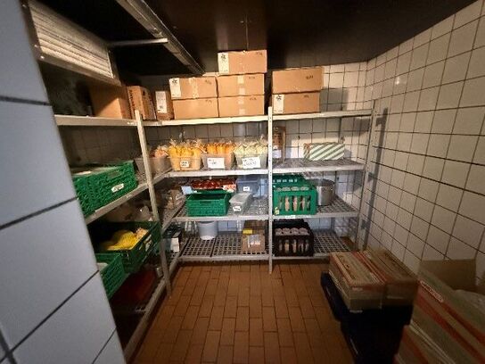 4 fag stålreoler (uden indhold)