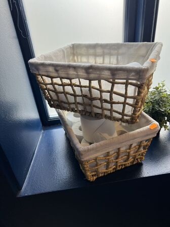 Fletkurve samt kunstige planter