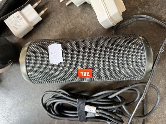 Bluetoothhøjttalere (SANDSTRØM & JBL) samt div.
