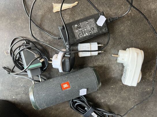 Bluetoothhøjttalere (SANDSTRØM & JBL) samt div.