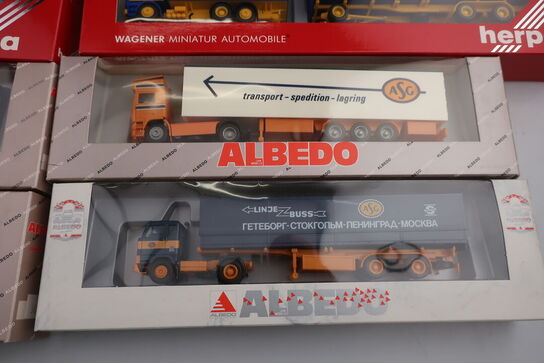 8 stk. modellastbiler HERPA 859050, 859089, 140652, ALBEDO 300126, 301005 m.fl.