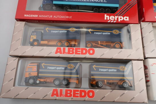 8 stk. modellastbiler HERPA 859050, 859089, 140652, ALBEDO 300126, 301005 m.fl.