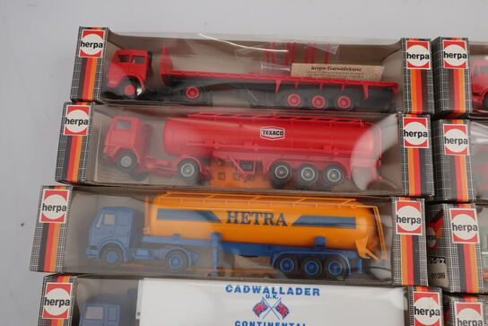 12 stk. modellastbiler HERPA 809207, 811099, 827101, 836100 m.fl.