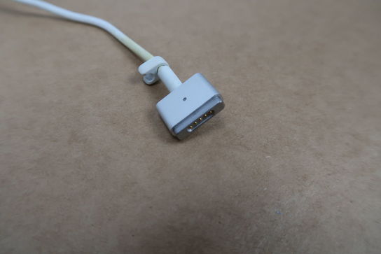 Original Apple 60W MagSafe 2 lader A1435