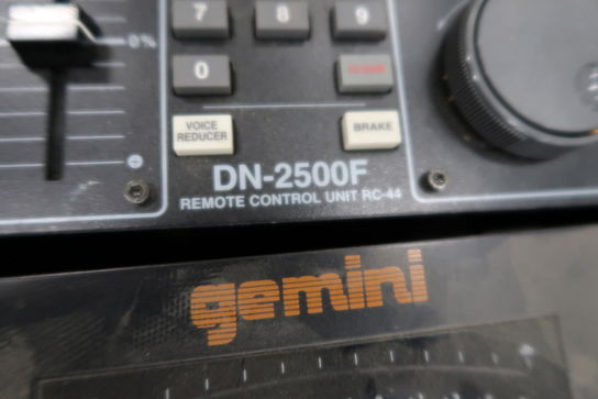 DJ Pult DENON/ ECLER/ GEMINI