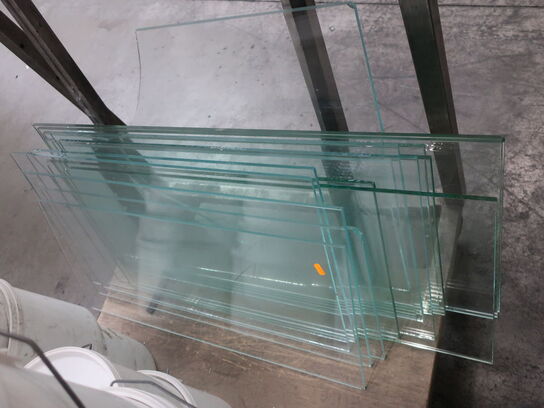 10 pieces clear glass misc. smaller pieces (see pictures)