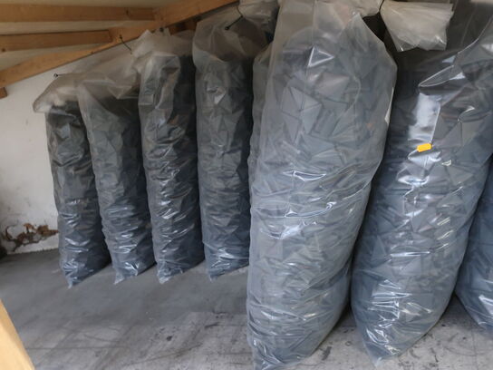 18 bags of 3500 pcs. plastic protective corners ~ 3-6 mm int.