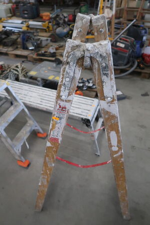 Viennese ladder, aluminum steps and work platform