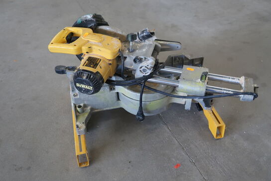 Miter saw with extension DEWALT DW712N