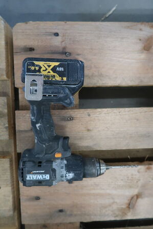 Cordless screwdriver and impact wrench DEWALT