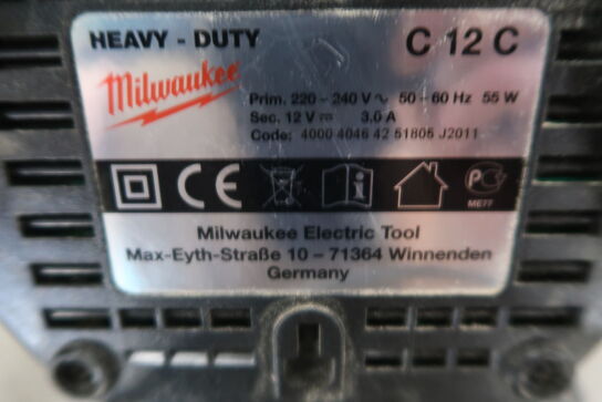 Battery charger and 1 pc. battery MILWAUKEE