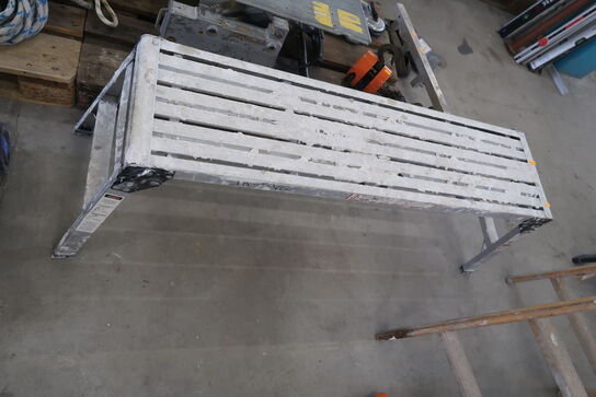 Viennese ladder, aluminum steps and work platform