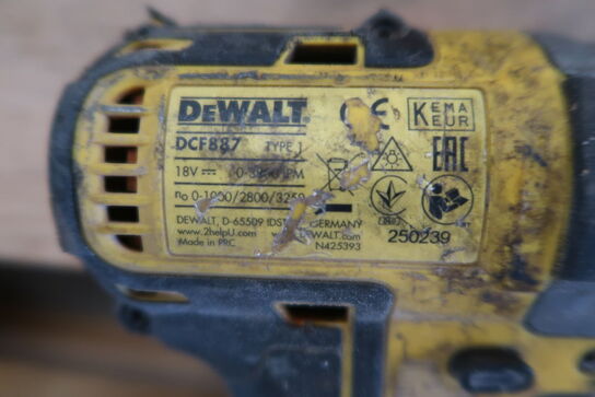 Cordless screwdriver and impact wrench DEWALT