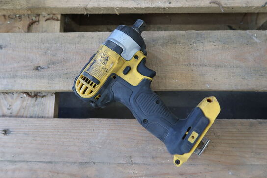 4 pieces Cordless tools DEWALT