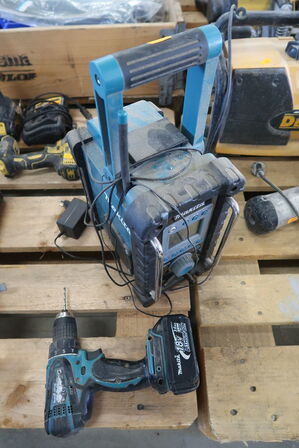 Cordless radio and screwdriver MAKITA