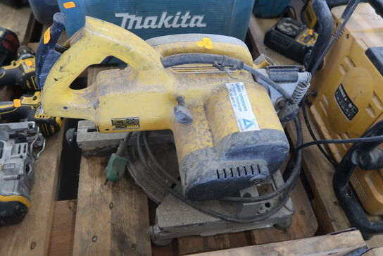 Miter saw DEWALT