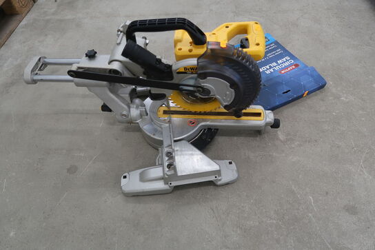 Miter saw DEWALT