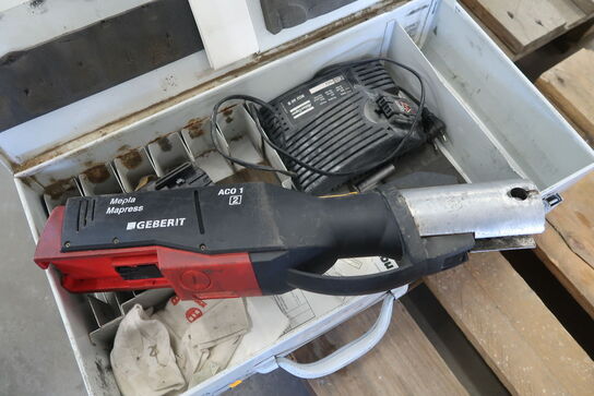 Cordless press pliers GEBERIT MAPRESS NOVOPRESS