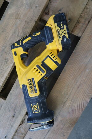 4 pieces Cordless tools DEWALT