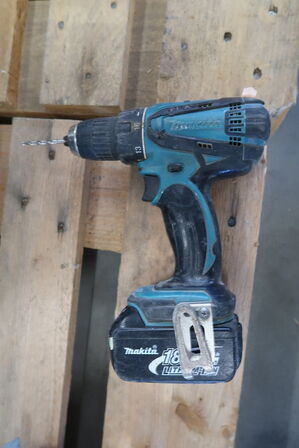 Cordless radio and screwdriver MAKITA