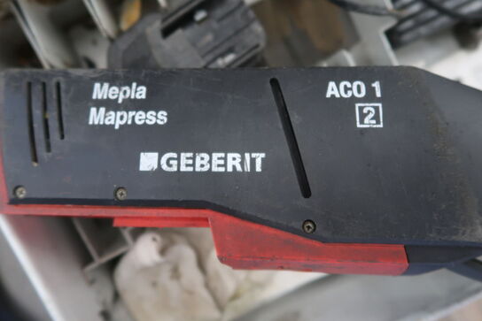 Cordless press pliers GEBERIT MAPRESS NOVOPRESS