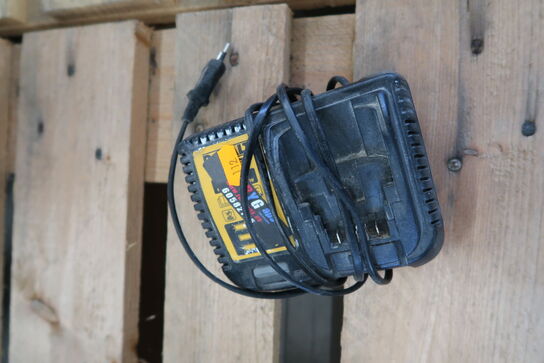 Cordless screwdriver and impact wrench DEWALT