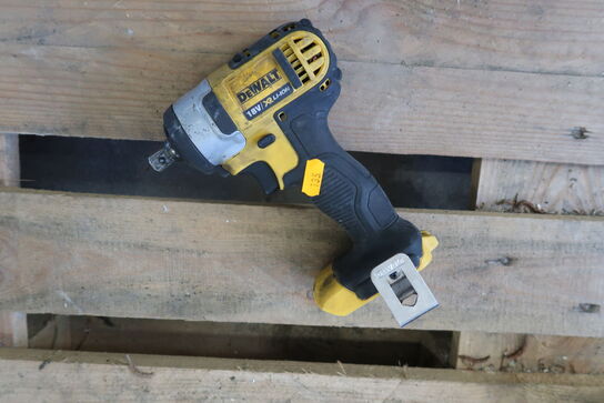 4 pieces Cordless tools DEWALT