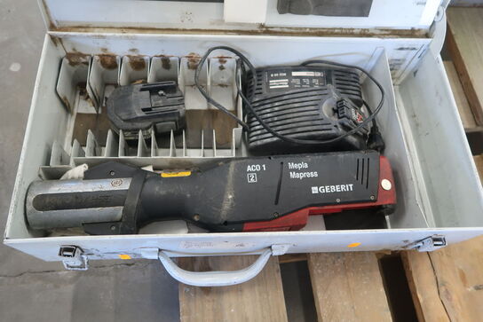 Cordless press pliers GEBERIT MAPRESS NOVOPRESS