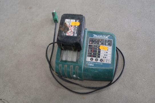 Battery charger and 3 pcs. batteries MAKITA