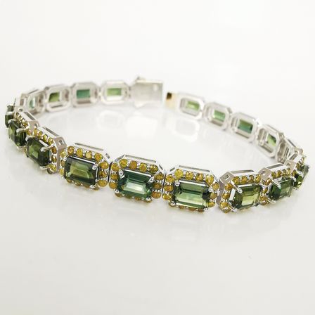 Armbånd i 14 karat Hvidguld med 19,80 kt. grønne safirer og 5,05 kt. gule diamanter - 26565 - Vejl. pris: kr. 235.000,-