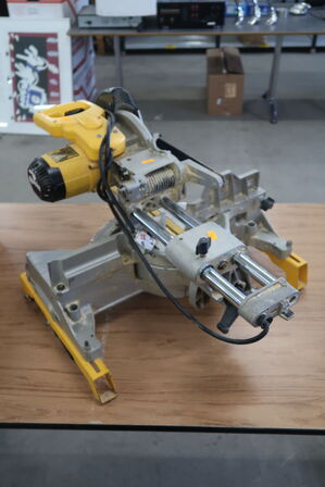 Geringsav DEWALT DW712N QS