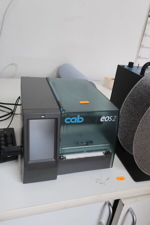 Labelprinter CAB EOS2/300 samt feeder CAT-4