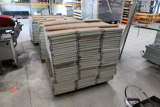 Palle med hylder til lagerreoler