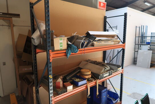 Lagerreol uden indhold