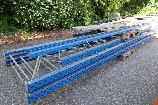 70 stk. vanger til pallereoler samt palle med gavle