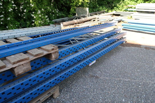 70 stk. vanger til pallereoler samt palle med gavle