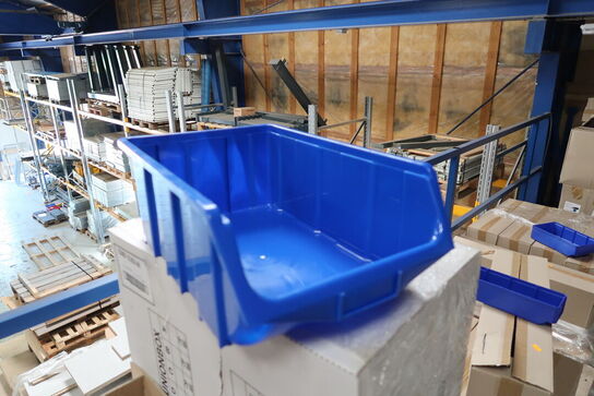 Palle med plastikkasser ECOBOX