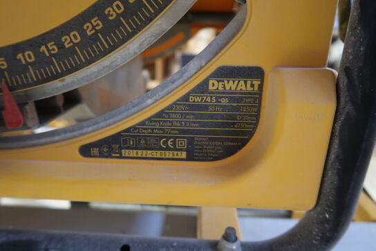 Dewalt DW745-q bordsav + DE7400 Arbejdsstation