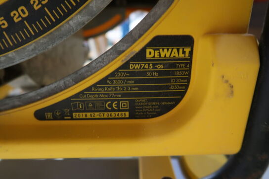 Dewalt DW745-q bordsav + DE7400 Arbejdsstation