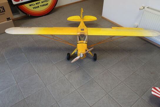 Gul Modelflyver 