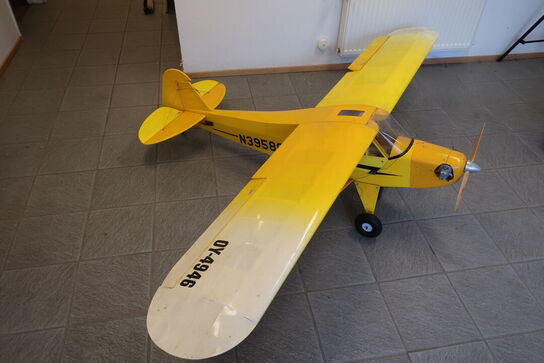 Gul Modelflyver 