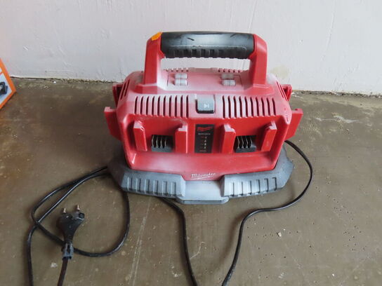 Ladestation MILWAUKEE M1418C6
