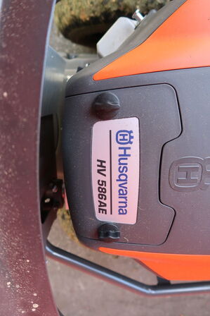 Plænetraktor HUSQVARNA R 214TC (Kun kørt 3,5 timer)